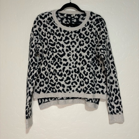 Yet Again Crewneck Leopard Print Long Sleeve Hi-Low Hem Cozy Knit Sweater Size M - Picture 5 of 7